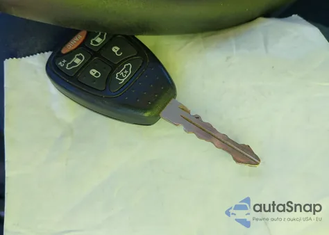 2005 Chrysler Town & Country Touring z USA, uszkodzony, nr VIN 2C4GP54L75R145237